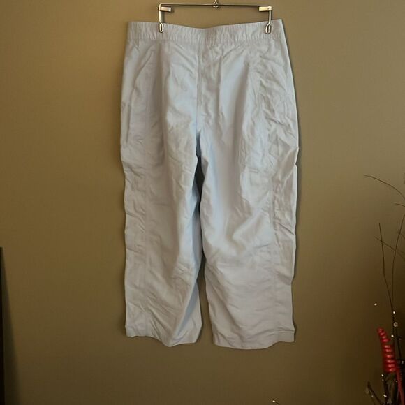 VINTAGE WOMENS MEDIUM HELLY HANSEN CAPRI TECHNICAL PANTS - Picture 7 of 10